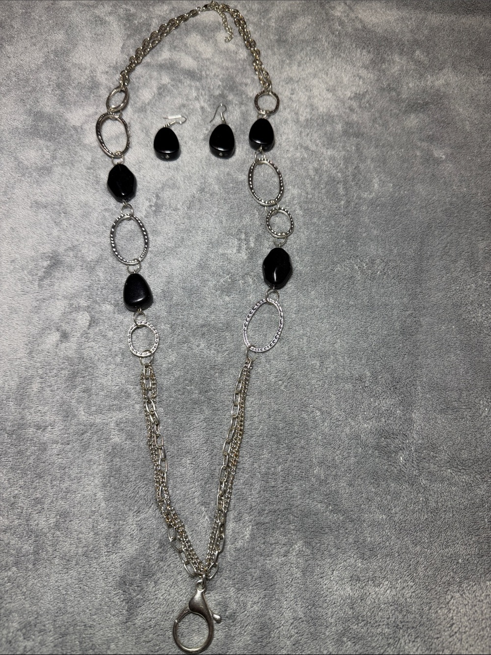 Women’s Long Silver Chain Necklace with Black Stone Accents.
